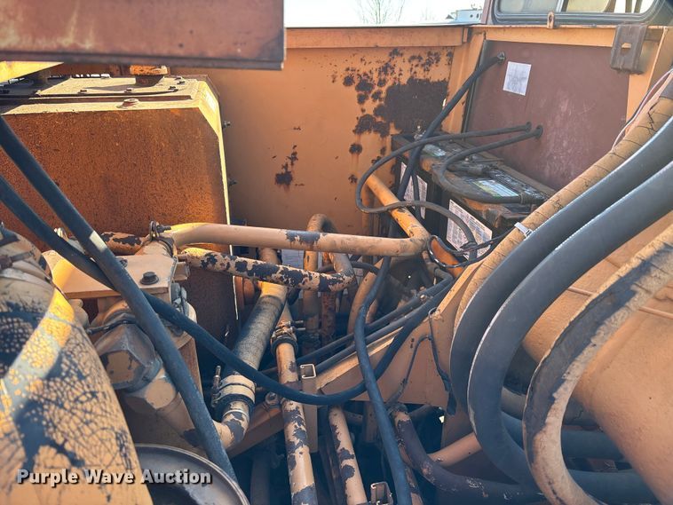 image for item EM5020 1984 Case 1080 excavator