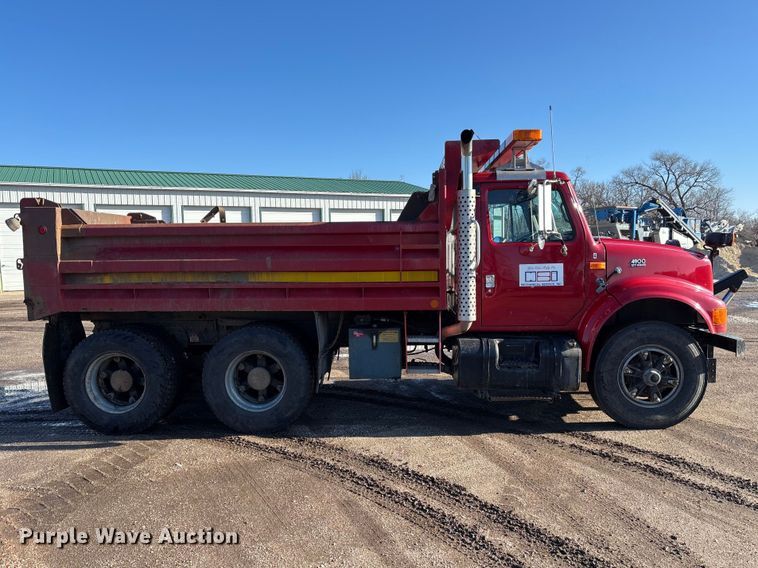 image for item EM5022 1998 International 4900 dump truck