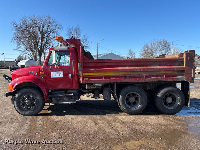 image for item EM5022 1998 International 4900 dump truck