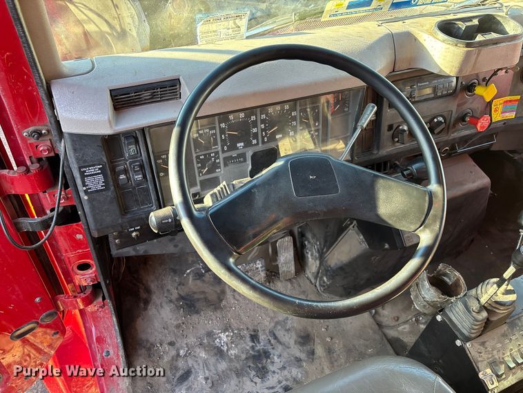 image for item EM5022 1998 International 4900 dump truck