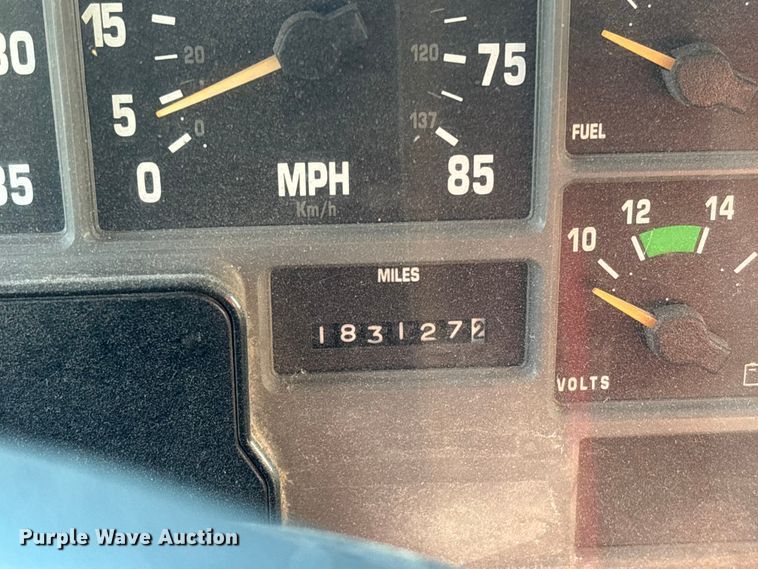 image for item EM5022 1998 International 4900 dump truck