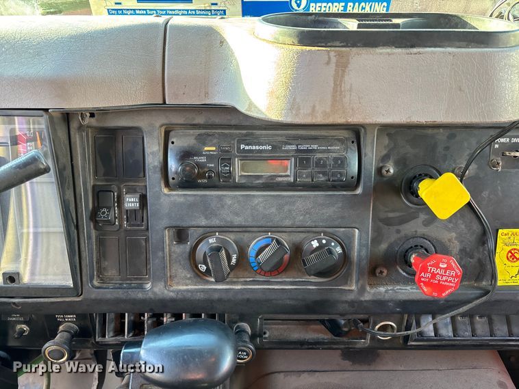 image for item EM5022 1998 International 4900 dump truck