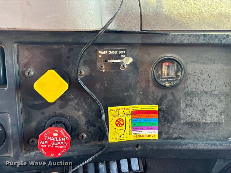 image for item EM5022 1998 International 4900 dump truck