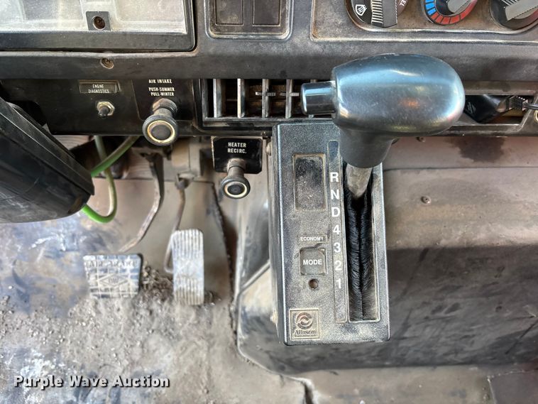 image for item EM5022 1998 International 4900 dump truck