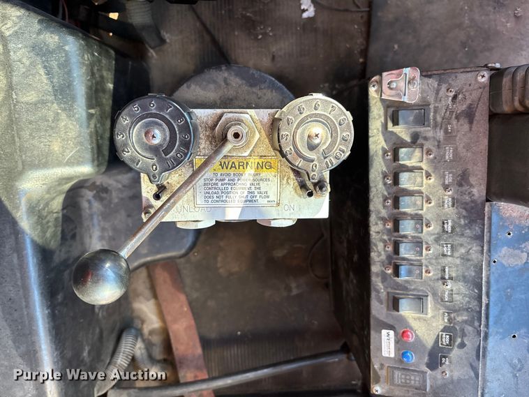 image for item EM5022 1998 International 4900 dump truck