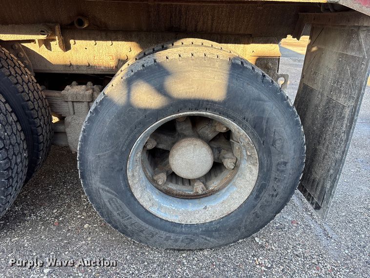 image for item EM5022 1998 International 4900 dump truck