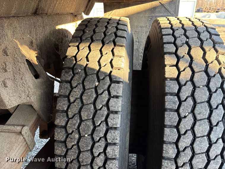 image for item EM5022 1998 International 4900 dump truck