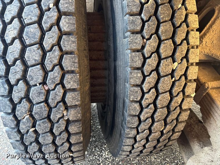 image for item EM5022 1998 International 4900 dump truck