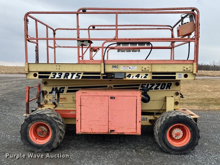 image for item EM5028 1999 JLG 33RTS scissor lift