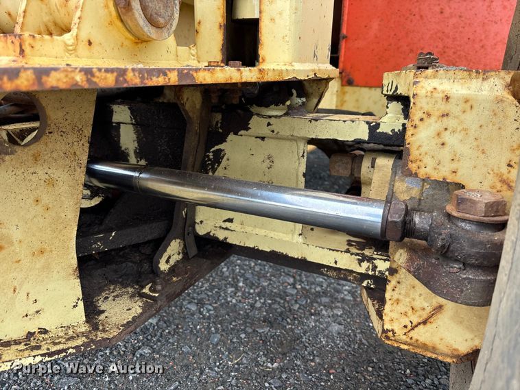 image for item EM5028 1999 JLG 33RTS scissor lift