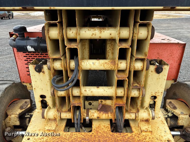 image for item EM5028 1999 JLG 33RTS scissor lift