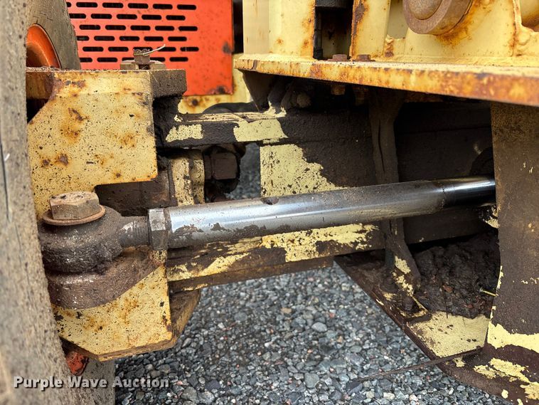 image for item EM5028 1999 JLG 33RTS scissor lift