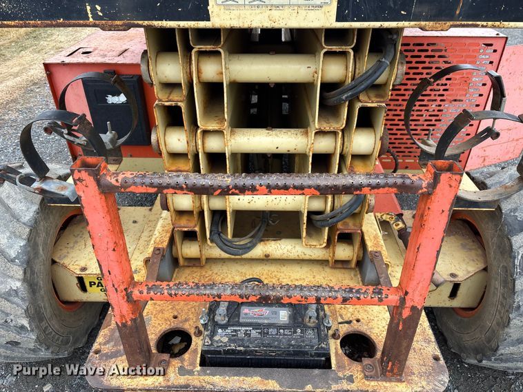 image for item EM5028 1999 JLG 33RTS scissor lift