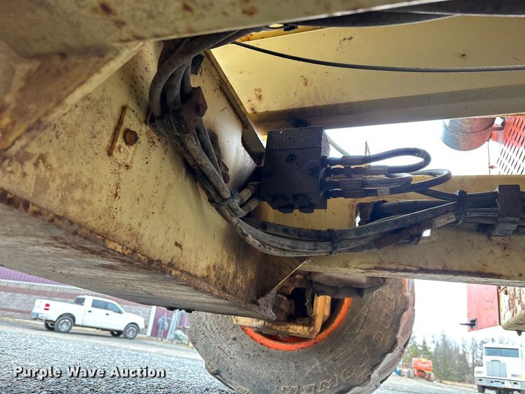 image for item EM5028 1999 JLG 33RTS scissor lift