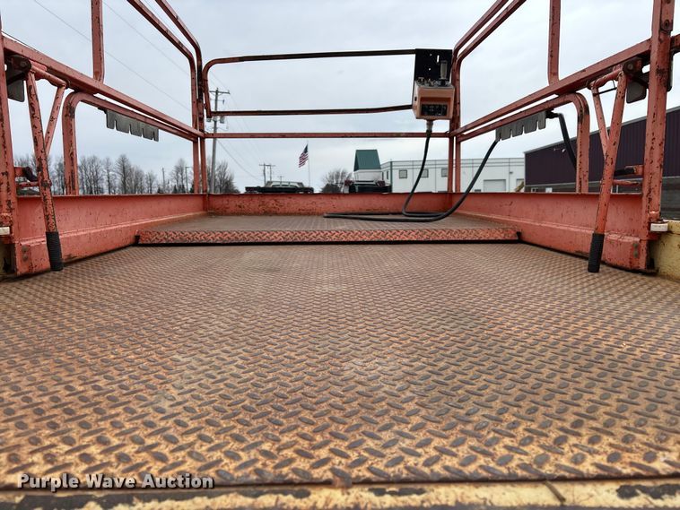 image for item EM5028 1999 JLG 33RTS scissor lift