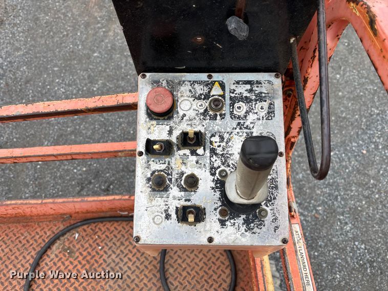 image for item EM5028 1999 JLG 33RTS scissor lift