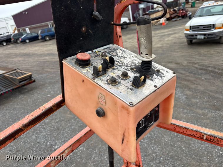 image for item EM5028 1999 JLG 33RTS scissor lift
