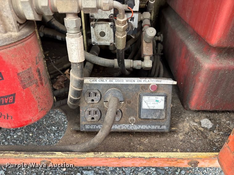 image for item EM5028 1999 JLG 33RTS scissor lift