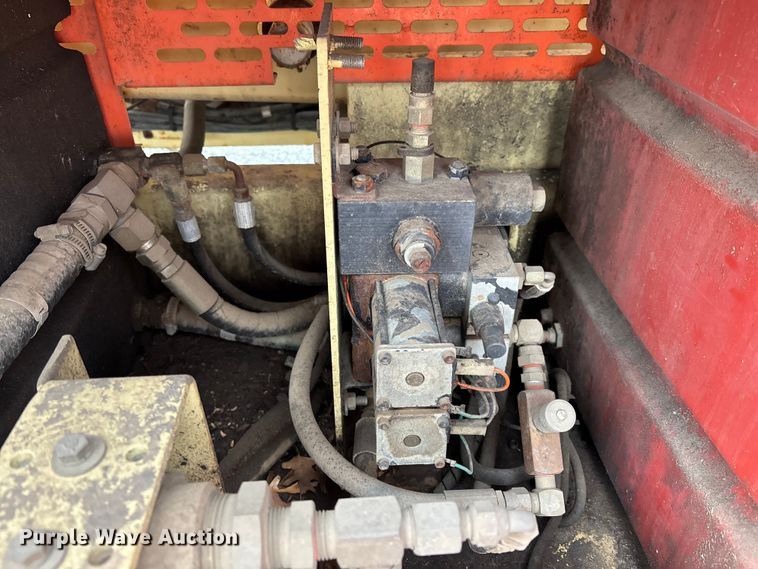 image for item EM5028 1999 JLG 33RTS scissor lift