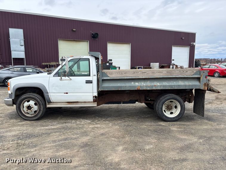 image for item EM5029 2000 GMC Sierra C3500 dump bed pickup truck