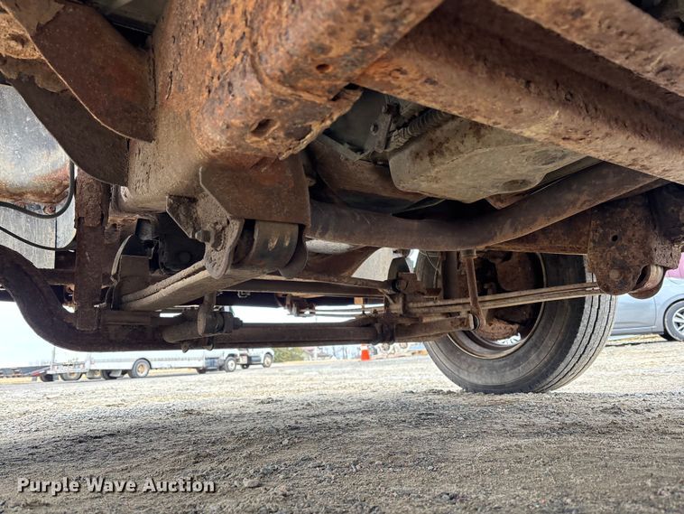 image for item EM5029 2000 GMC Sierra C3500 dump bed pickup truck