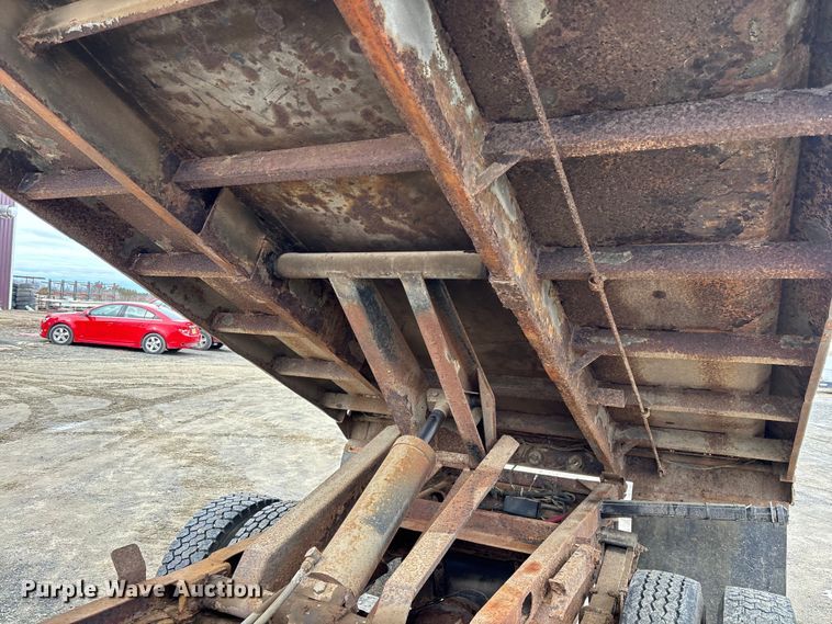 image for item EM5029 2000 GMC Sierra C3500 dump bed pickup truck