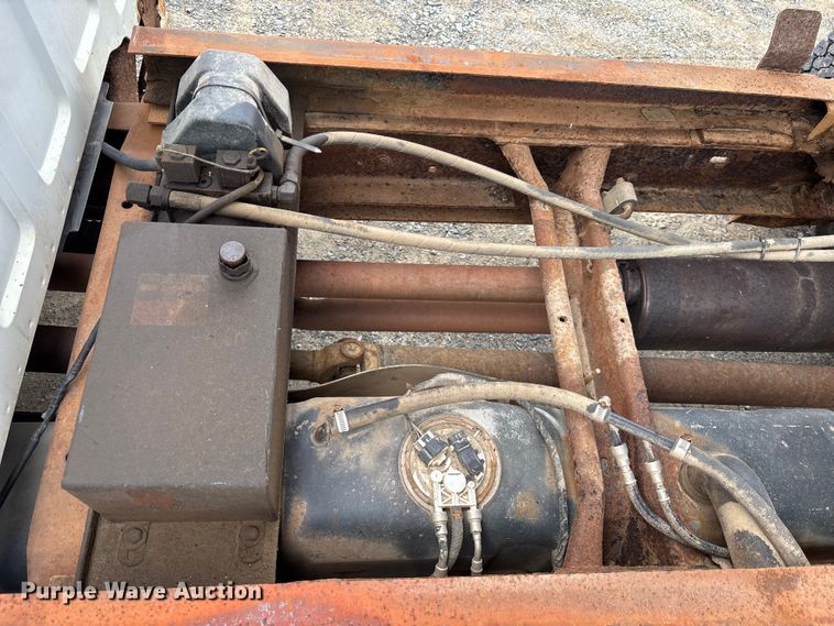 image for item EM5029 2000 GMC Sierra C3500 dump bed pickup truck