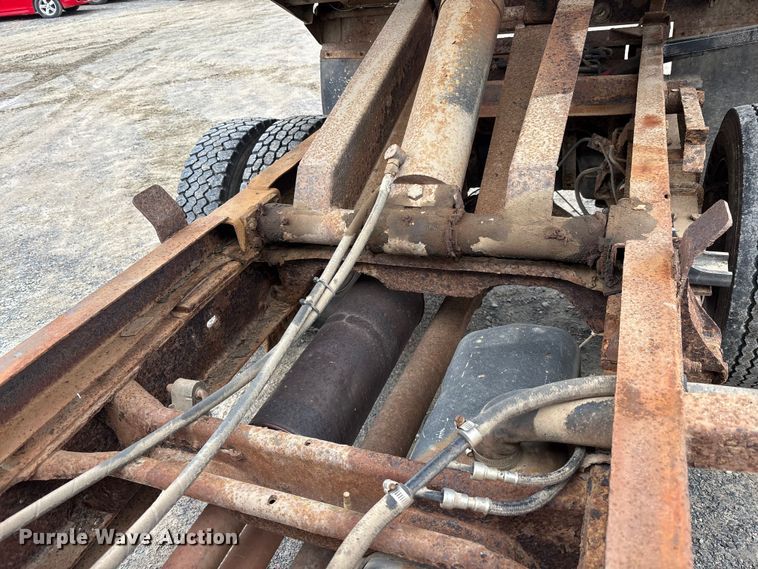 image for item EM5029 2000 GMC Sierra C3500 dump bed pickup truck