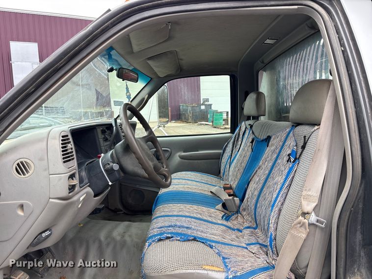 image for item EM5029 2000 GMC Sierra C3500 dump bed pickup truck