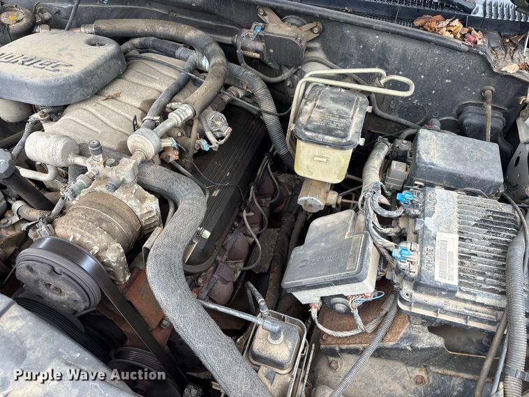 image for item EM5029 2000 GMC Sierra C3500 dump bed pickup truck
