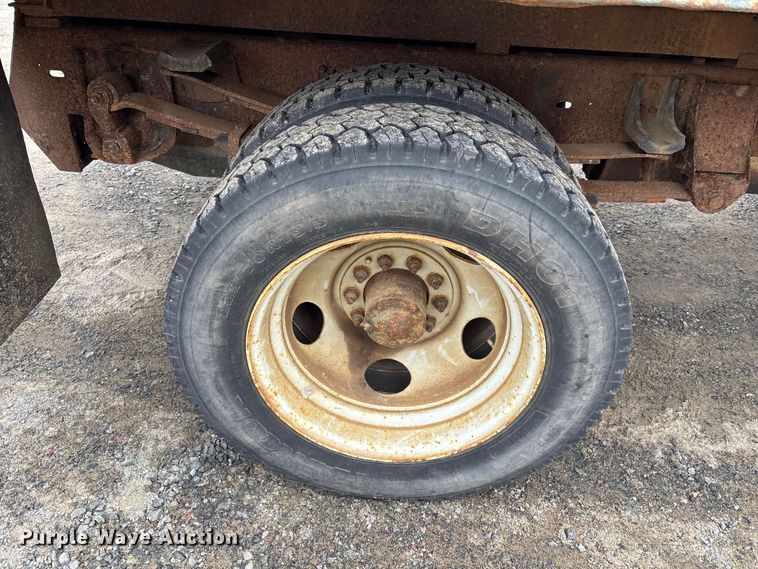 image for item EM5029 2000 GMC Sierra C3500 dump bed pickup truck