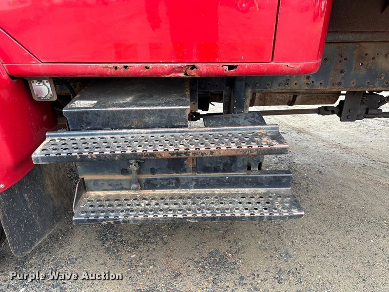 image for item EM5038 2000 International 4700 dump truck