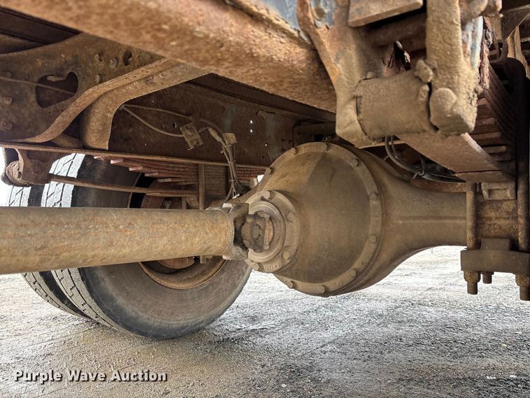 image for item EM5038 2000 International 4700 dump truck