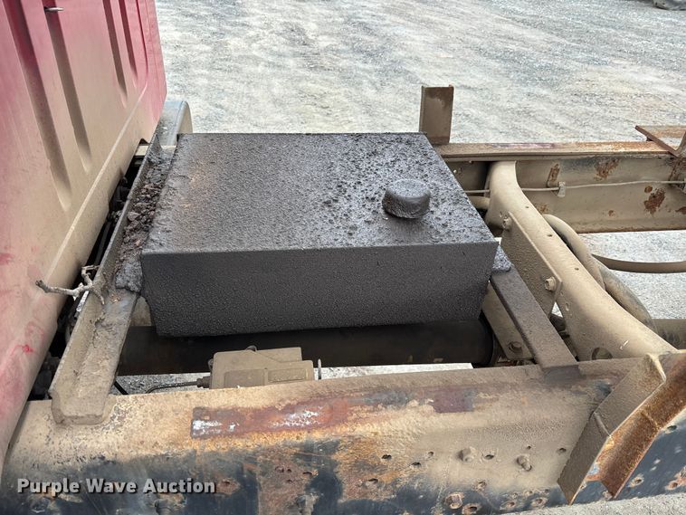 image for item EM5038 2000 International 4700 dump truck