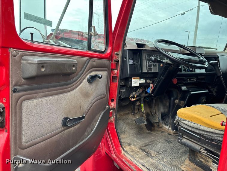 image for item EM5038 2000 International 4700 dump truck