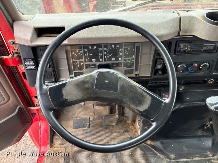 image for item EM5038 2000 International 4700 dump truck