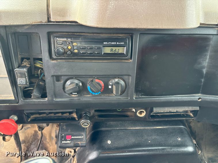 image for item EM5038 2000 International 4700 dump truck