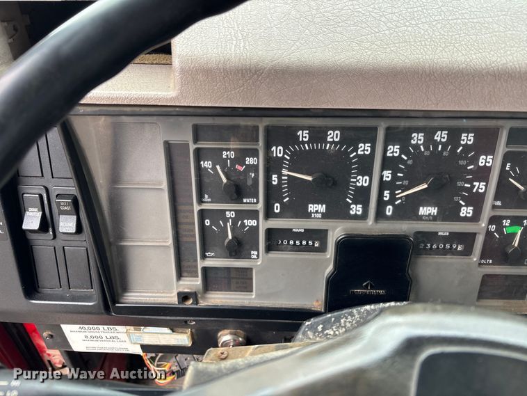 image for item EM5038 2000 International 4700 dump truck