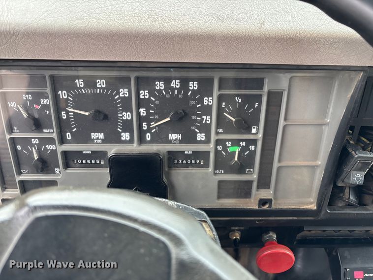 image for item EM5038 2000 International 4700 dump truck