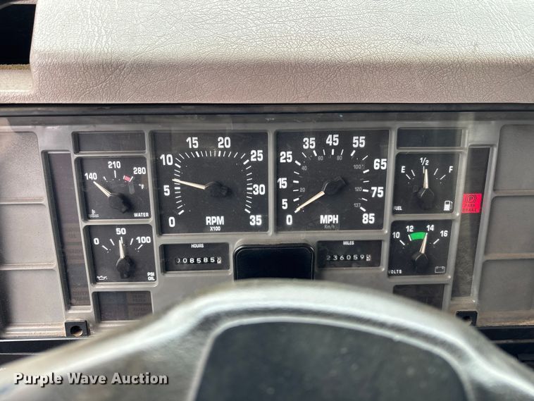 image for item EM5038 2000 International 4700 dump truck