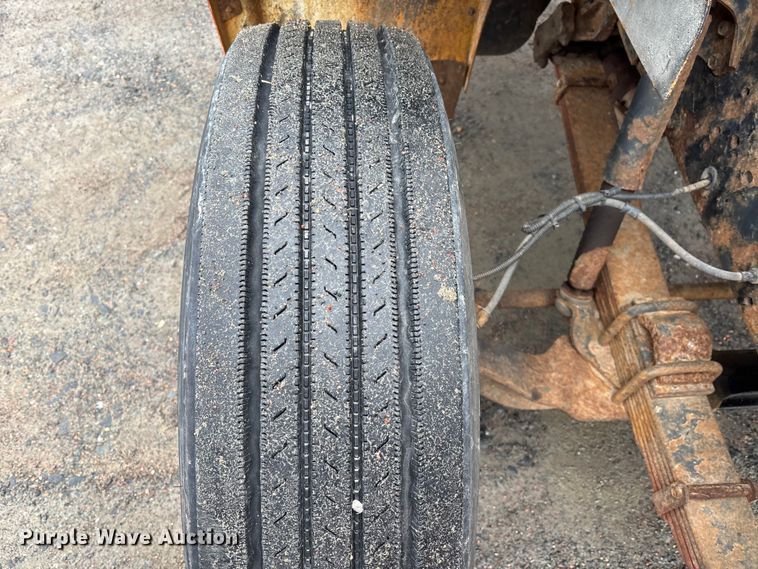 image for item EM5038 2000 International 4700 dump truck