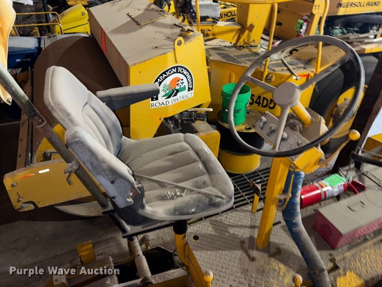 image for item EM5040 1967 Blaw Knox PF65 paver