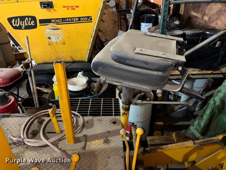 image for item EM5040 1967 Blaw Knox PF65 paver