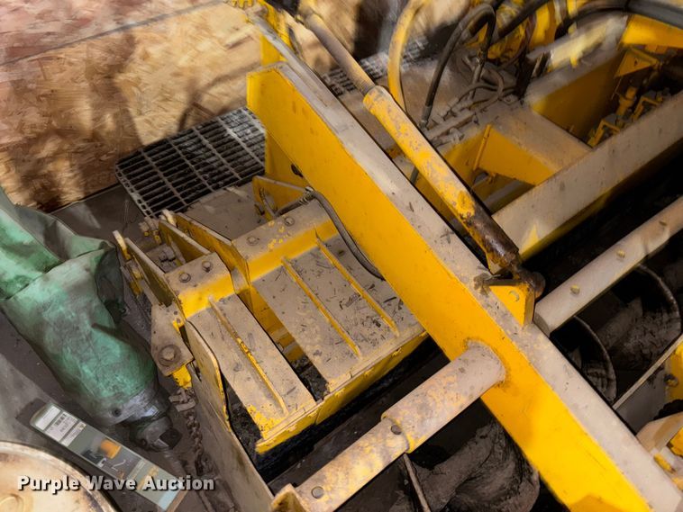 image for item EM5040 1967 Blaw Knox PF65 paver