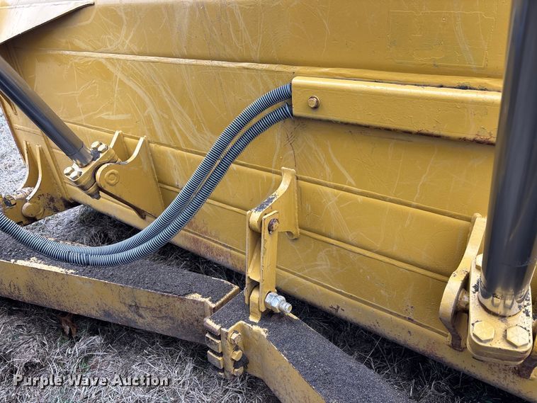 image for item EM5044 2000 Caterpillar D6R XL dozer