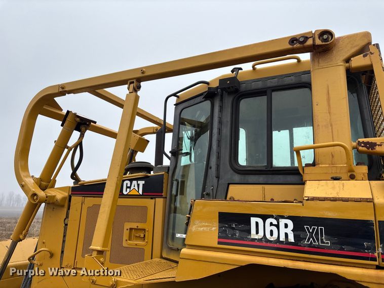 image for item EM5044 2000 Caterpillar D6R XL dozer