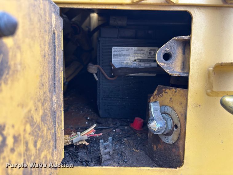 image for item EM5044 2000 Caterpillar D6R XL dozer