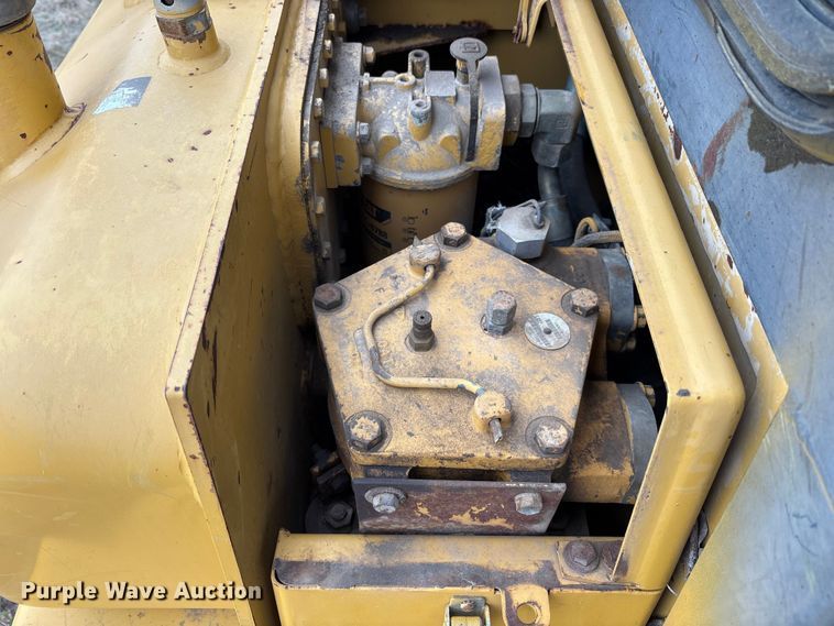 image for item EM5044 2000 Caterpillar D6R XL dozer