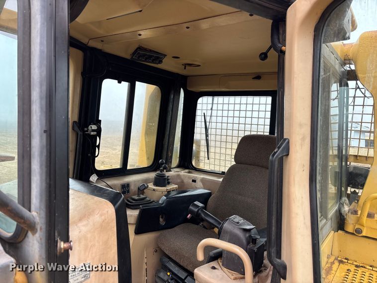 image for item EM5044 2000 Caterpillar D6R XL dozer