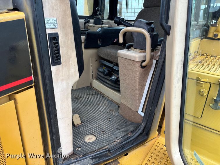 image for item EM5044 2000 Caterpillar D6R XL dozer